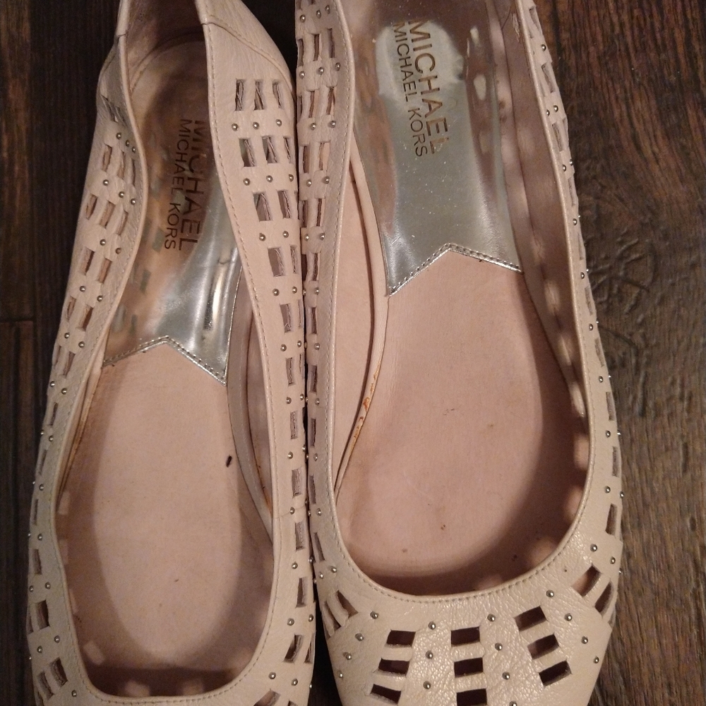 Ladies flats